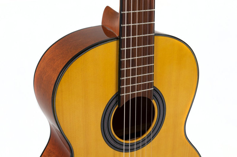 GEWA Student 4/4-Size Solid Top Classical Guitar – Natural Spruce