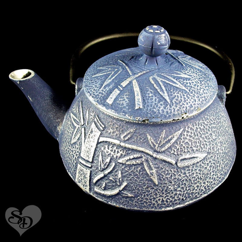 Japanese Tetsubin Cast Iron Teapot 27 oz / 0.8 L Blue Bamboo with Infuser